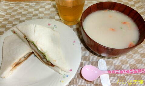 カレーチキンサンド と 桜えびのスープ
