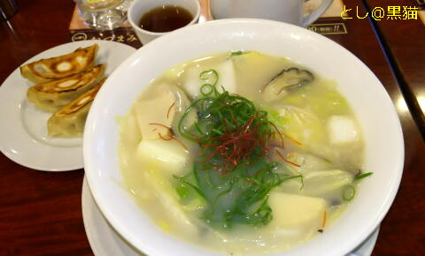 広島産牡蠣と九条ネギの白湯ラーメンと餃子