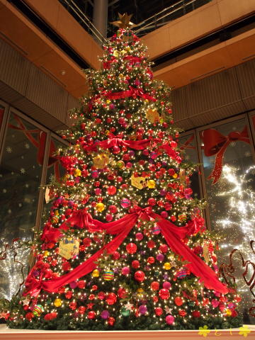 ディズニーとコラボのクリスマスツリー
